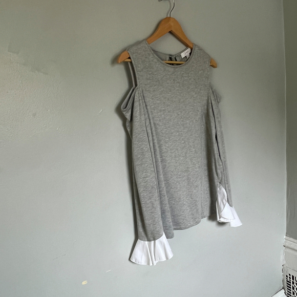 Scripted Cold-Shoulder Women's Top in Gray - Picture 8 of 8